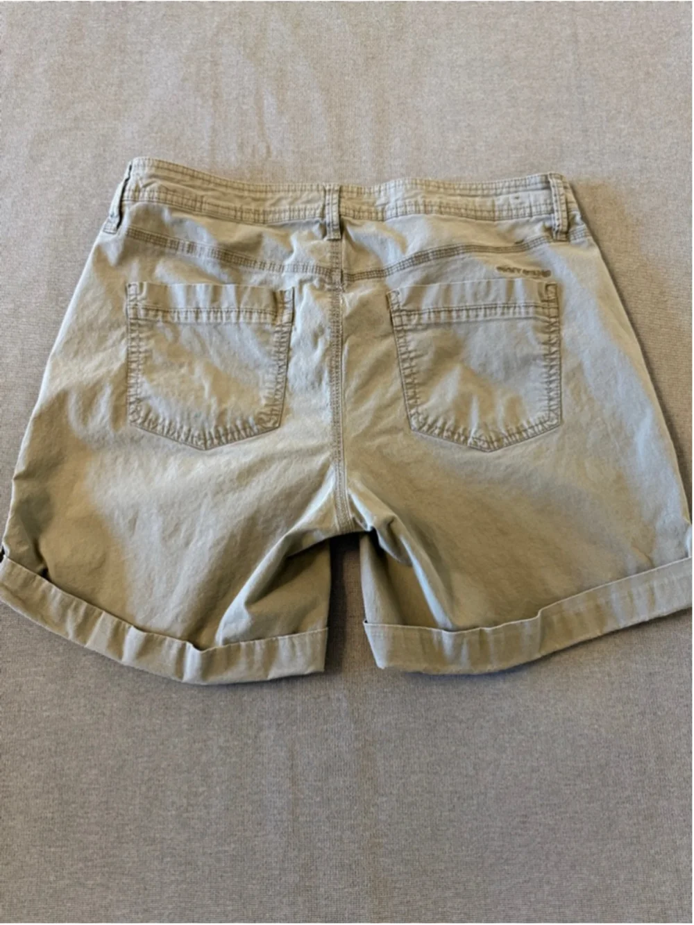 olive green DKNY Jeans women's roll-up tab shorts size 6